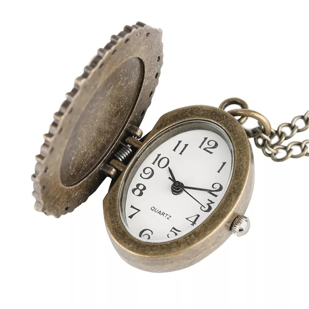 🆕️Antique bronze Virgin Mary necklace watch - Picture 2 of 4